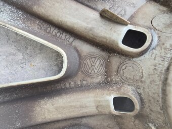 original Puklice  r16 VW Tiguan - 5