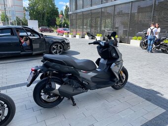 REZERVOVANÉ do 11.05.2025 Predám BMW C 400 X - 5
