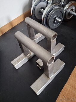 Činky na predaj 2x9kg + 2x16,5kg. Pozvarané rúčku na kliky - 5