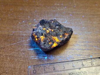 Minerál Sodalit - UV aktívny/fluorescenčný - 5