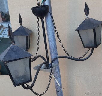 Dva stoly , luster a doplnky - 5