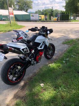 Aprilia Dorsoduro 750 - 5