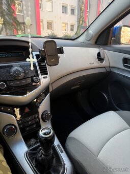 Chevrolet Cruze LS - 5