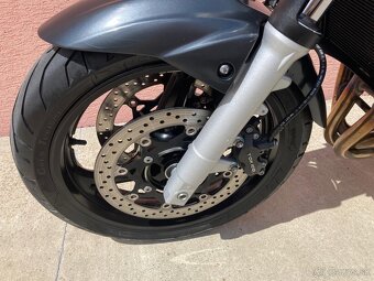 Suzuki GSR 600 - 5
