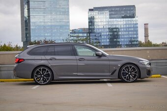 BMW Rad 5 Touring 530d mHEV xDrive A/T / ZÁRUKA / - 5