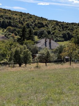 Predaj rodinného domu na polosamote s veľkým pozemkom - 5