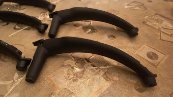 BMW X5 e70, BMW X6 e71 - madlo dverí čierne - 5