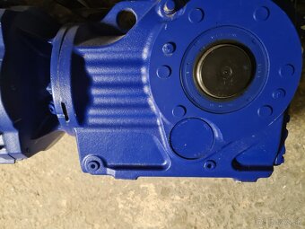 Predám nový prevodovaný el.motor 4kW 83ot - 5