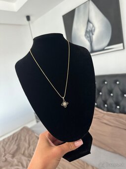 Zlata retiazka s priveskom Van Cleef & Arpels - 5