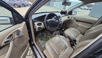 Ford Focus Ghia 2.0i - 5