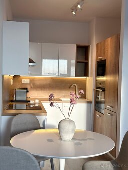 DOSTUPNÉ IHNEĎ: MODERNÝ 2i BYT s výhľadom na Staré Mesto - 5