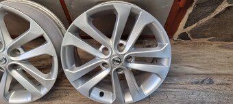 Predám originál Nissan Juke elektrony 5x114,3 R17 Rozmer: 7J - 5