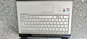 Toshiba satellite U300-154 - 5