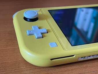 Nintendo Switch Lite - 5