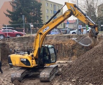 Predám rýpadlo JCB JS 220 (25 tun) v TOP stavu 5950 MTH - 5
