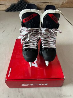 Predám korčule CCM Jetspeed FT670 SR - 5