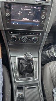 Predám Volkswagen Golf 7 1.0 TSI rv.2017 105xxxkm strieborný - 5