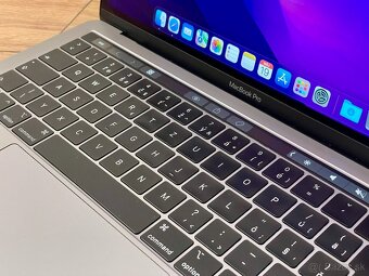 MacBook Pro 13" Retina SK 2018 s Touch Barom Strieborný - 5