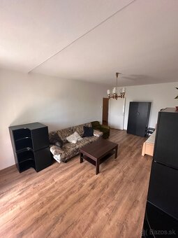 🏡 Priestranný 4-izbový byt v Ružinove ideálny pre študentov - 5