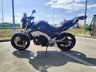 Suzuki GSR 600 - 5