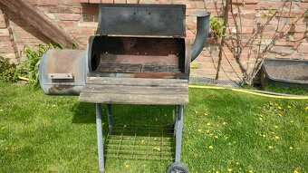 Záhradný gril s udiarnou - 5