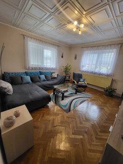 Priestranný zrekonštruovaný rodinný dom vo Veľkej Ide - 5