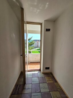 Na predaj veľký 2,5 - izbový byt Žarnovica, 65 m2 - 5