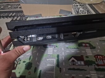 Playstation 4 pro 1 TB - 5