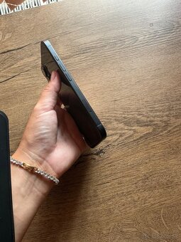 Apple iPhone 16 - 5