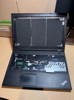 Notebook L560 na opravu alebo diely. - 5