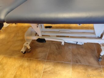 Masážny stôl a sedlové stoličky - 5