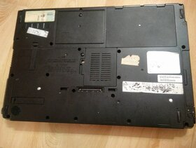 predám nefunkčný notebook Fujitsu celsius H700 - 5
