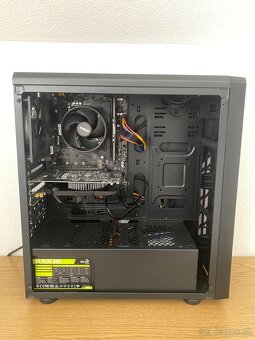 RX 550/ AMD RYZEN 5 1600/8 GB RAM/ - 5