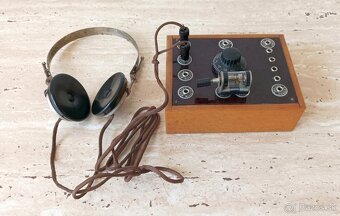 Starožitná krystalka - rádio v dřevěné bedničce, 20. léta - 5