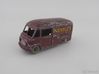 Morris J2, Commer van Nestles, Caterpillar - 5