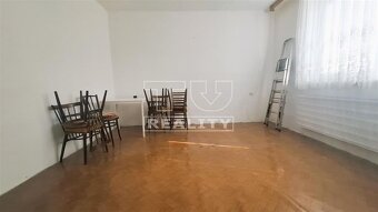 ZNÍŽENÁ CENA
Na predaj rodinný dom v Bošanoch s... - 5