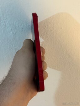 Predám iPhone 13 128GB Červený Stav 8/10 používaný - 5