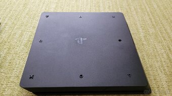 Predám playstation 4 slim - 5