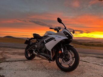 Triumph daytona 660 - 5