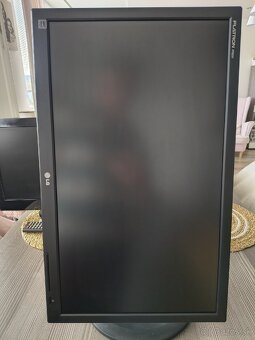 Predám 2 monitory za 30€ - 5