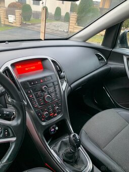 Opel Astra J 2010 - 5