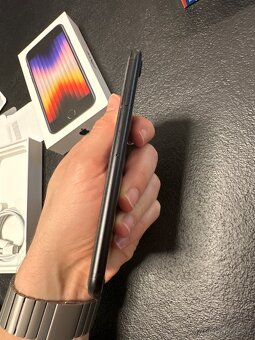 Apple iPhone SE 64GB Black 2022 - 5