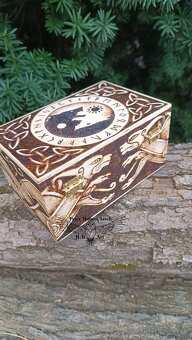 Vikingská krabička - Skoll a Hati - Viking wooden box - 5