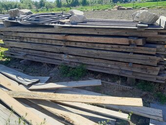 Predám staré smrekové kresané hranoly - 5