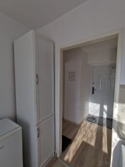 1 izbový byt v centre Popradu , komplet zariadený - 5