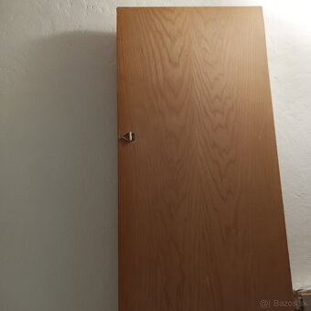 Predám drevený písací stôl z bl. dreva a zástenu - 5