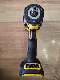 Dewalt rázový uťahovák 610nm - 5