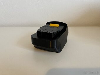 Predam adapter z Parkside baterie na Dewalt naradie - 5