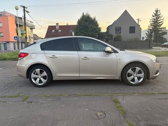 Predám Chevrolet Cruze LT 1.8 i 16V,rok 11/2011 - 5