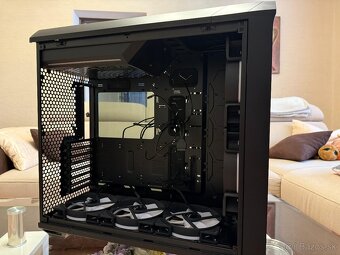 [Predám] Fractal Design Torrent Black RGB TG Light Tint - 5